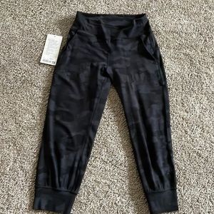 Lululemon crop joggers